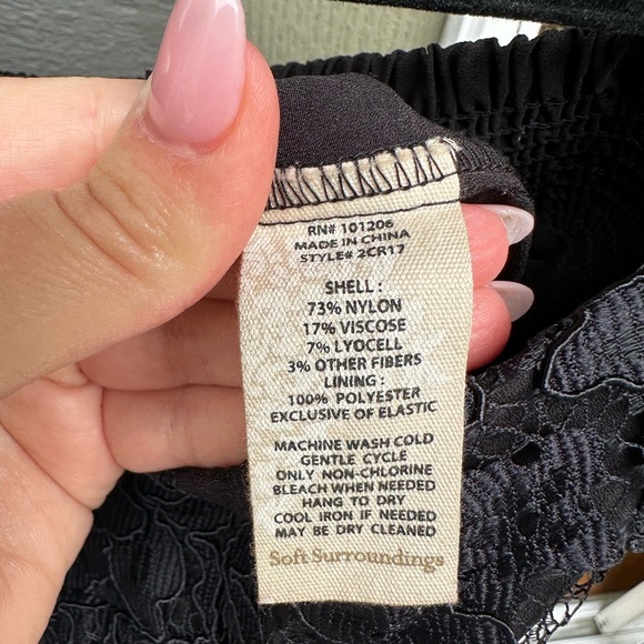 Soft Surroundings Black and Navy Lace Elastic Waist Cropped Pants Women's Large - Picture 6 of 6